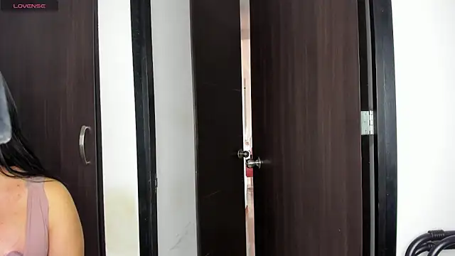 Snapshot of emily_huddson_ chatting on February 1, 7:34 pm emily huddson online show from February 1, 7:34 pm