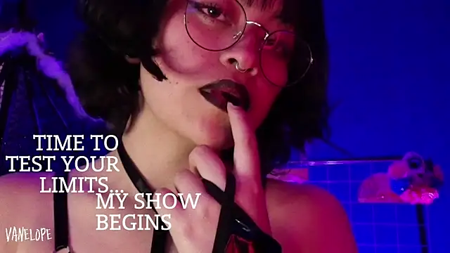 Snapshot of vanelope11 chatting on September 17, 7:37 pm vanelope11 online show from September 17, 7:37 pm