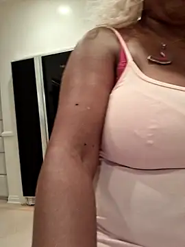 Snapshot of XXXLollipopsJuicy chatting on October 4, 4:10 am XXXLollipopsJuicy online show from October 4, 4:10 am