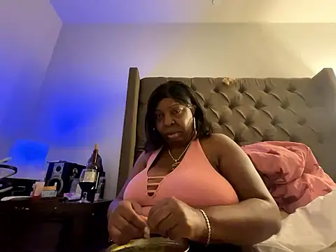 XXXLollipopsJuicy online show from January 19, 5:44 am