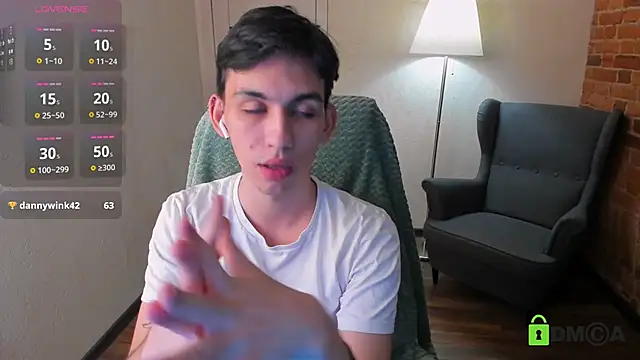 Snapshot of Ul_Tima chatting on December 1, 11:47 pm Ul Tima online show from December 1, 11:47 pm