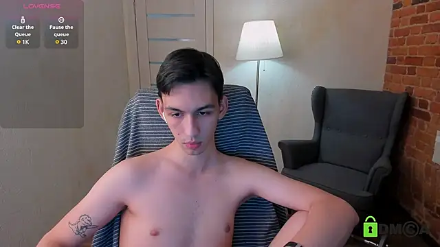 Snapshot of Ul_Tima chatting on December 6, 12:23 am Ul Tima online show from December 6, 12:23 am