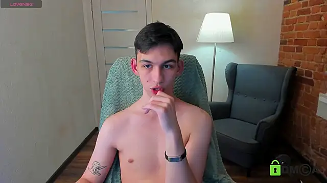 Snapshot of Ul_Tima chatting on December 17, 8:43 pm Ul Tima online show from December 17, 8:43 pm