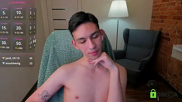 Snapshot of Ul_Tima chatting on December 19, 3:18 am Ul Tima online show from December 19, 3:18 am