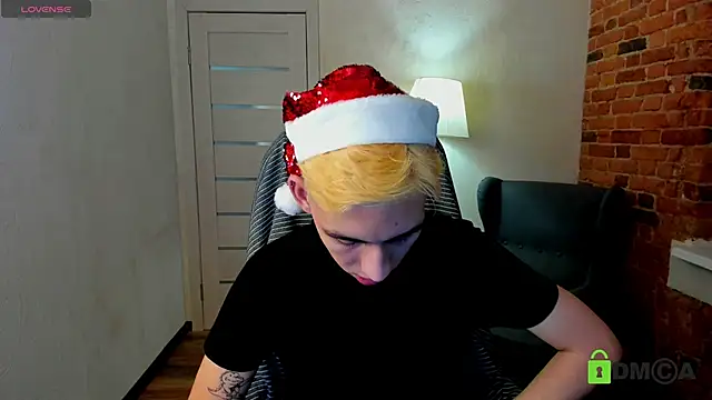 Snapshot of Ul_Tima chatting on December 25, 8:28 pm Ul Tima online show from December 25, 8:28 pm