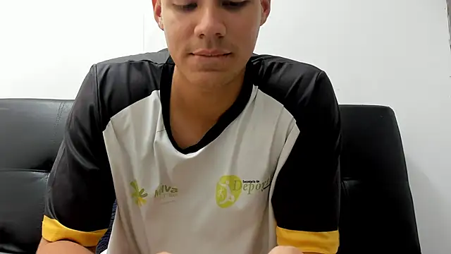 Snapshot of Brian_cx chatting on December 7, 6:43 am Brian cx online show from December 7, 6:43 am