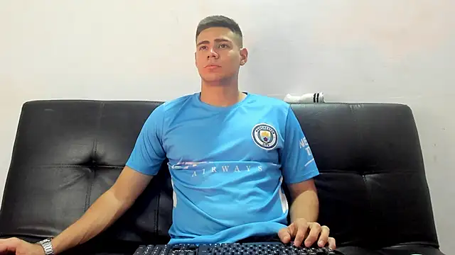 Snapshot of Brian_cx chatting on January 7, 6:45 pm Brian cx online show from January 7, 6:45 pm