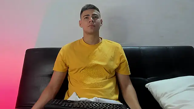 Snapshot of Brian_cx chatting on January 14, 4:47 am Brian cx online show from January 14, 4:47 am