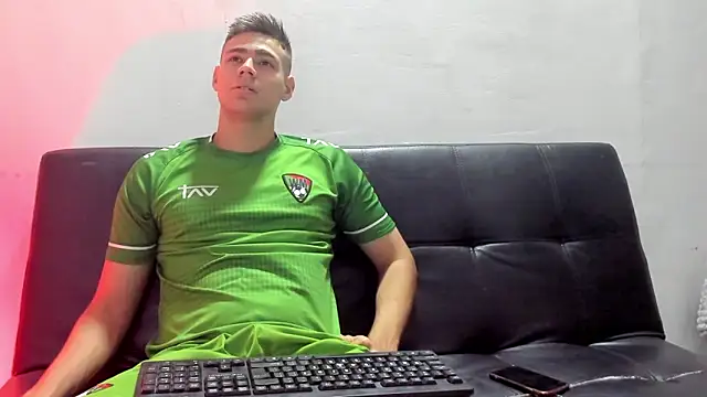 Snapshot of Brian_cx chatting on January 28, 3:04 am Brian cx online show from January 28, 3:04 am