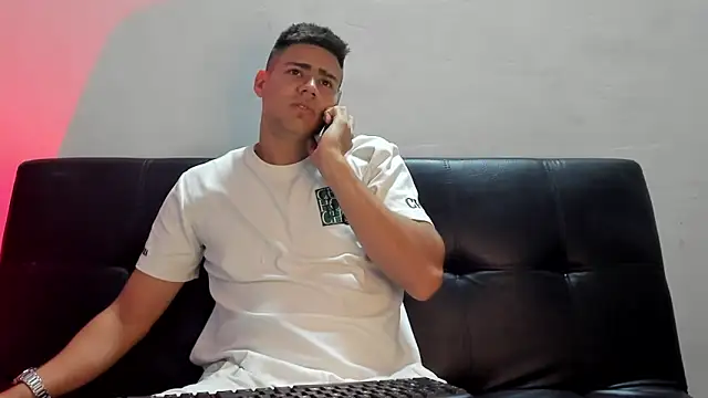 Snapshot of Brian_cx chatting on February 7, 4:37 am Brian cx online show from February 7, 4:37 am