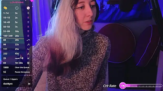 lovelylucyy online show from December 5, 8:33 pm