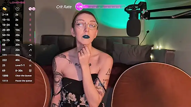 lovelylucyy online show from February 7, 11:24 pm