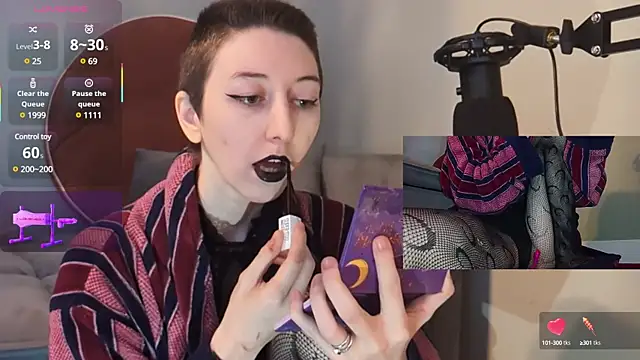 lovelylucyy online show from March 13, 5:07 pm