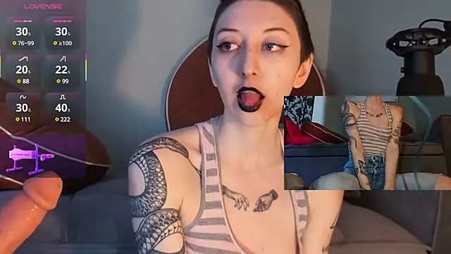 lovelylucyy online show from March 13, 9:16 pm