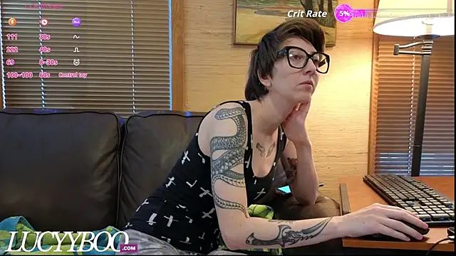 lovelylucyy online show from December 2, 6:36 pm