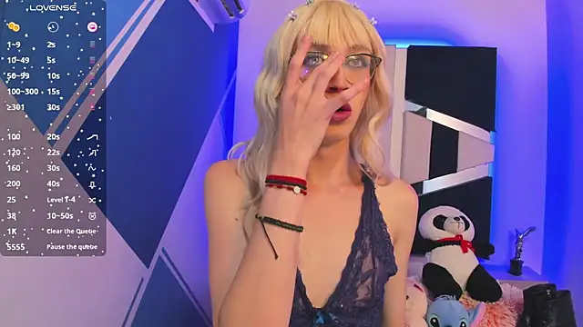 Snapshot of Ariadna_Evangeline chatting on December 13, 7:15 am Ariadna Evangeline online show from December 13, 7:15 am