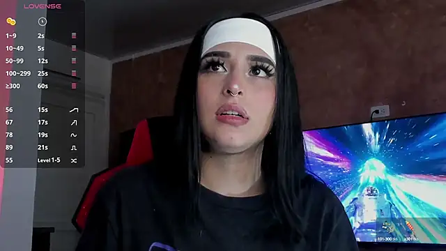 Snapshot of Charlotte_greys chatting on December 7, 2:31 am Charlotte greys online show from December 7, 2:31 am