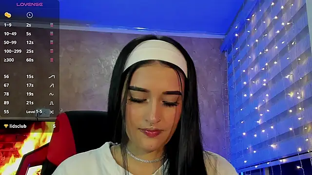 Snapshot of Charlotte_greys chatting on January 11, 2:09 am Charlotte greys online show from January 11, 2:09 am