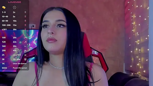 Snapshot of Charlotte_greys chatting on February 8, 4:03 am Charlotte greys online show from February 8, 4:03 am