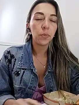 Snapshot of rachellboom chatting on December 3, 10:41 pm rachellboom online show from December 3, 10:41 pm