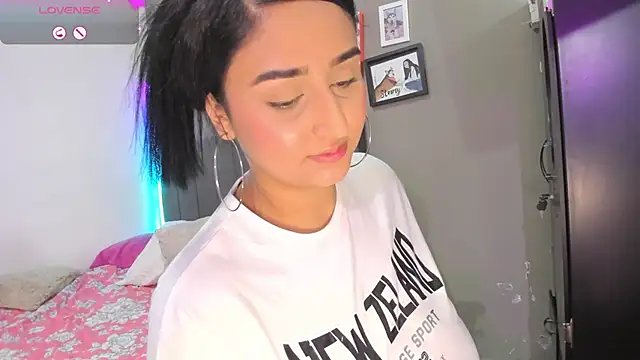 Snapshot of curvy_jhacky chatting on February 9, 3:53 am curvy jhacky online show from February 9, 3:53 am