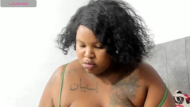 Snapshot of briyinabloom_ chatting on January 17, 1:24 pm briyinabloom online show from January 17, 1:24 pm