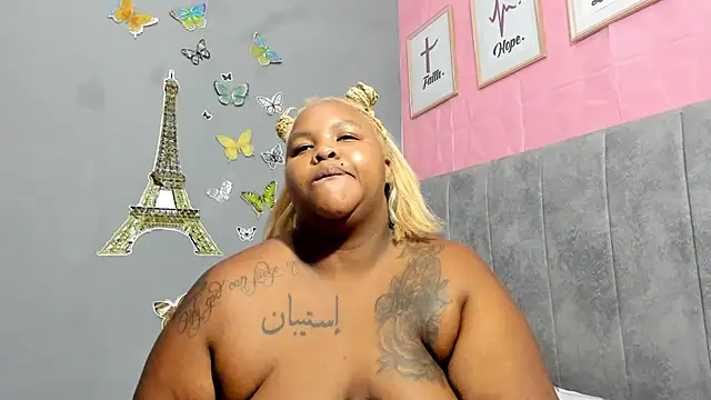 Snapshot of briyinabloom_ chatting on February 4, 6:25 am briyinabloom online show from February 4, 6:25 am