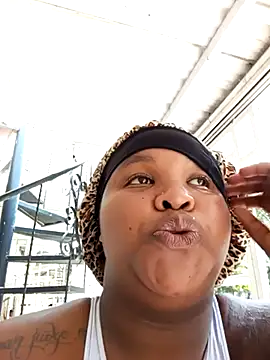 Snapshot of briyinabloom_ chatting on March 16, 8:00 pm briyinabloom online show from March 16, 8:00 pm