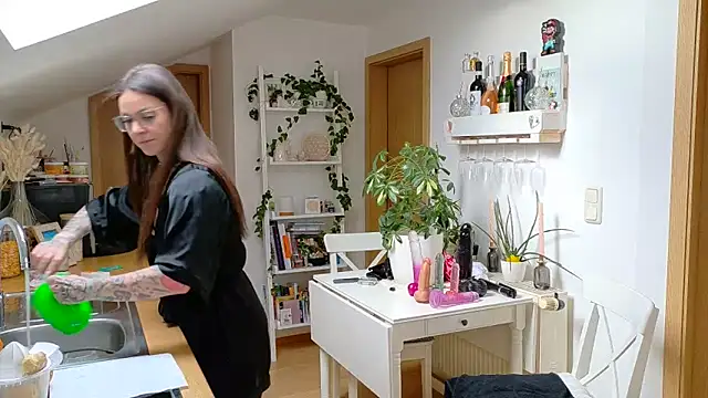 BrownieyQueen online show from February 28, 7:58 am