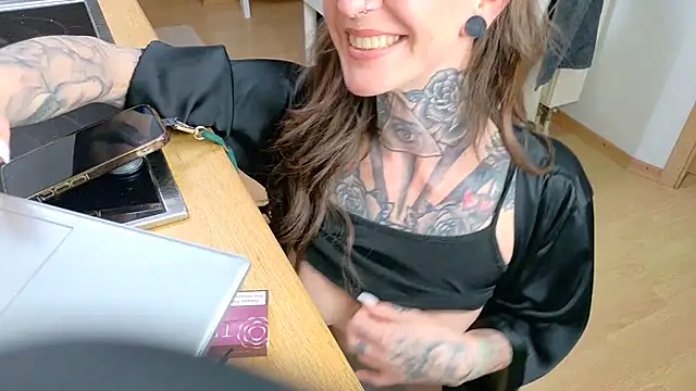 BrownieyQueen online show from March 10, 9:43 am