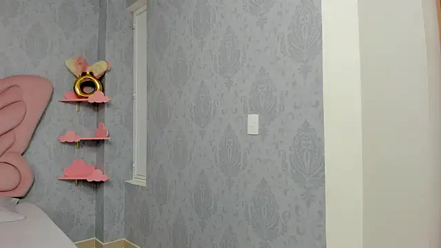 Snapshot of MaddyCute4u chatting on February 15, 11:28 am MaddyCute4u online show from February 15, 11:28 am