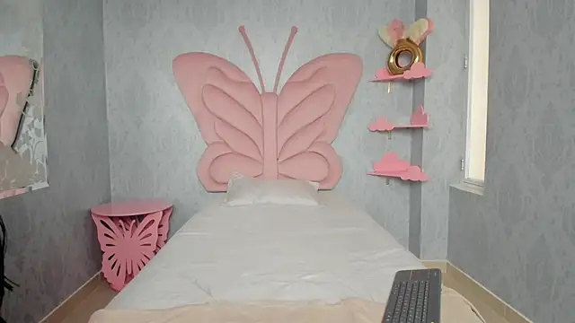 Snapshot of MaddyCute4u chatting on February 26, 2:57 pm MaddyCute4u online show from February 26, 2:57 pm