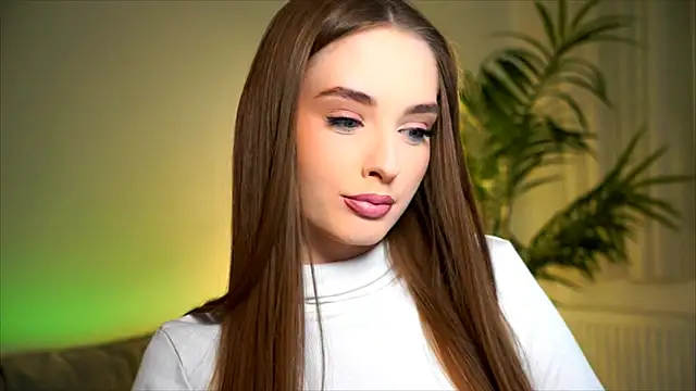 Snapshot of petitegonwiild chatting on October 28, 9:28 pm petitegonwiild online show from October 28, 9:28 pm