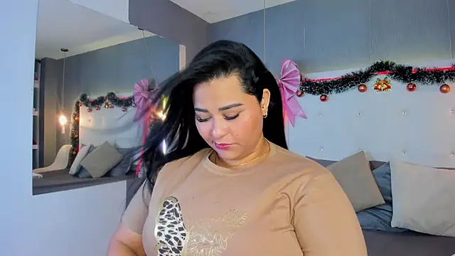 Snapshot of Clarigil chatting on December 4, 9:01 pm Clarigil online show from December 4, 9:01 pm