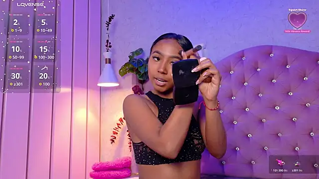 Snapshot of GabrielaLugo chatting on October 17, 12:52 pm GabrielaLugo online show from October 17, 12:52 pm