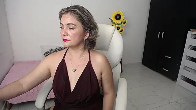 Snapshot of Chiraz_hasnaa chatting on January 1, 8:26 pm Chiraz hasnaa online show from January 1, 8:26 pm