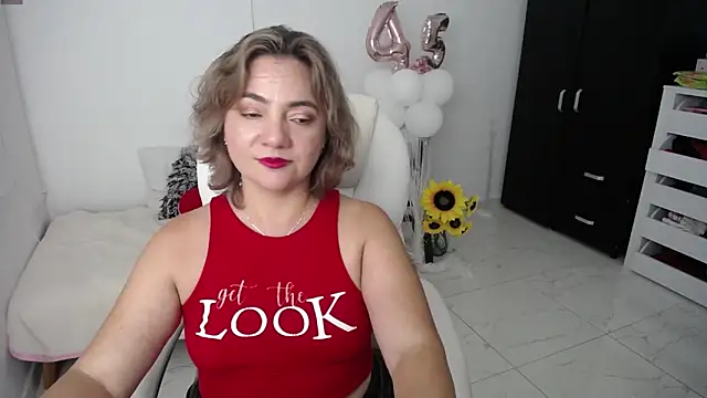 Snapshot of Chiraz_hasnaa chatting on January 27, 2:10 am Chiraz hasnaa online show from January 27, 2:10 am