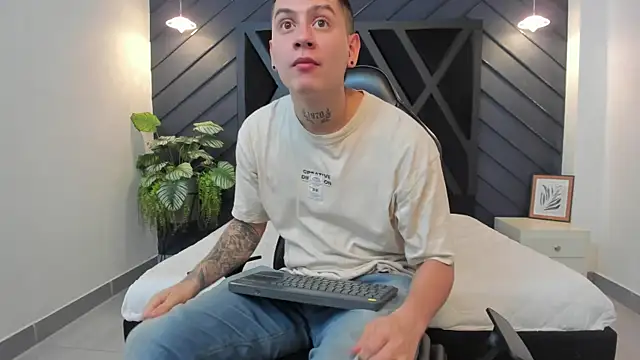 Snapshot of Yeiko_Romero_ chatting on January 28, 5:14 pm Yeiko Romero online show from January 28, 5:14 pm