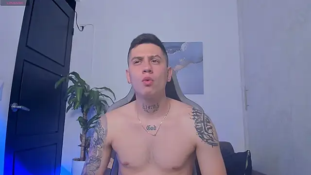 Snapshot of Yeiko_Romero_ chatting on November 12, 11:36 pm Yeiko Romero online show from November 12, 11:36 pm