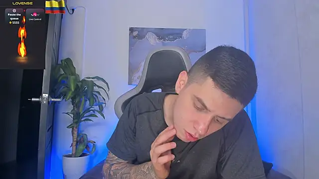 Snapshot of Yeiko_Romero_ chatting on November 14, 8:29 pm Yeiko Romero online show from November 14, 8:29 pm