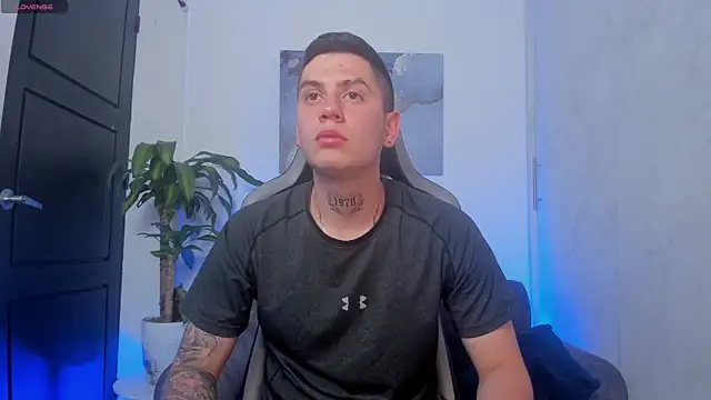 Snapshot of Yeiko_Romero_ chatting on November 21, 7:01 pm Yeiko Romero online show from November 21, 7:01 pm