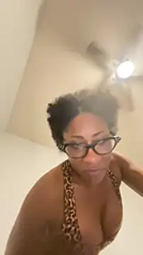 Snapshot of wynterheat chatting on January 21, 11:35 am wynterheat online show from January 21, 11:35 am