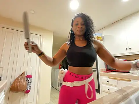 Snapshot of wynterheat chatting on February 21, 3:12 am wynterheat online show from February 21, 3:12 am