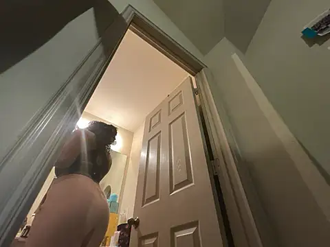 Snapshot of wynterheat chatting on March 5, 5:18 am wynterheat online show from March 5, 5:18 am