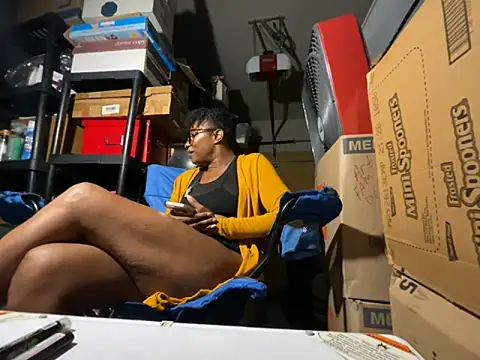 Snapshot of wynterheat chatting on October 10, 8:35 am wynterheat online show from October 10, 8:35 am