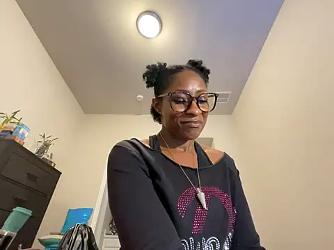 Snapshot of wynterheat chatting on October 24, 6:21 am wynterheat online show from October 24, 6:21 am