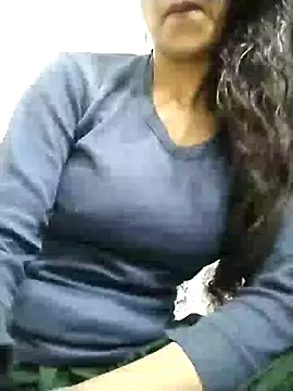 Snapshot of aarjulove chatting on December 13, 4:05 pm aarjulove online show from December 13, 4:05 pm