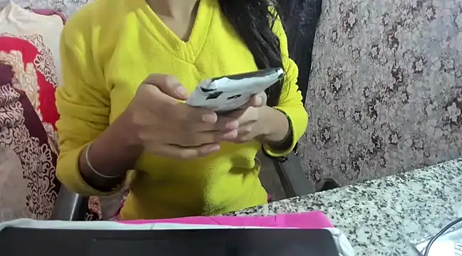 Snapshot of aarjulove chatting on January 8, 8:27 am aarjulove online show from January 8, 8:27 am
