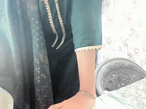 Snapshot of aarjulove chatting on January 29, 8:40 am aarjulove online show from January 29, 8:40 am