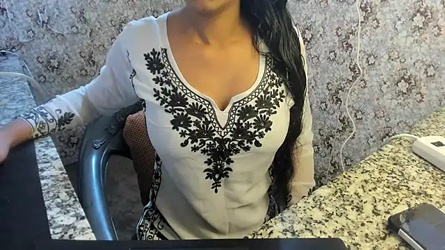 Snapshot of aarjulove chatting on February 10, 6:20 am aarjulove online show from February 10, 6:20 am